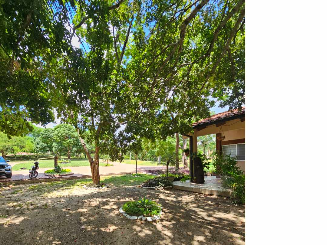 Terreno en VentaURUBÓ 
Condominio cerrado 
Jade del Urubó (Lote en esquina) Foto 6