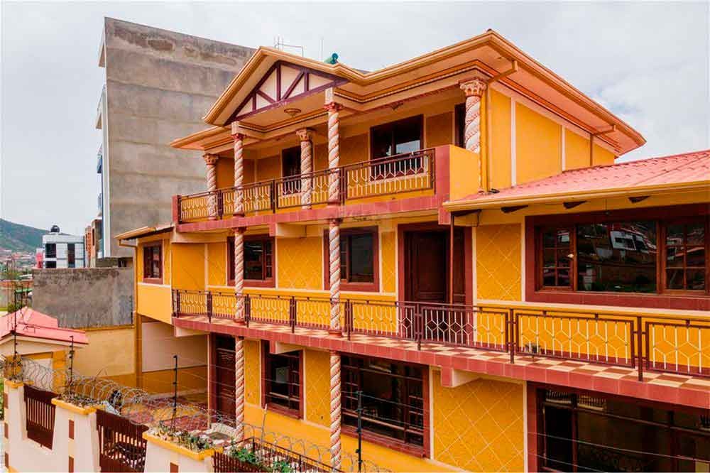 Casa en Sacaba en Cochabamba 12 dormitorios 5 baños 3 parqueos Foto 2