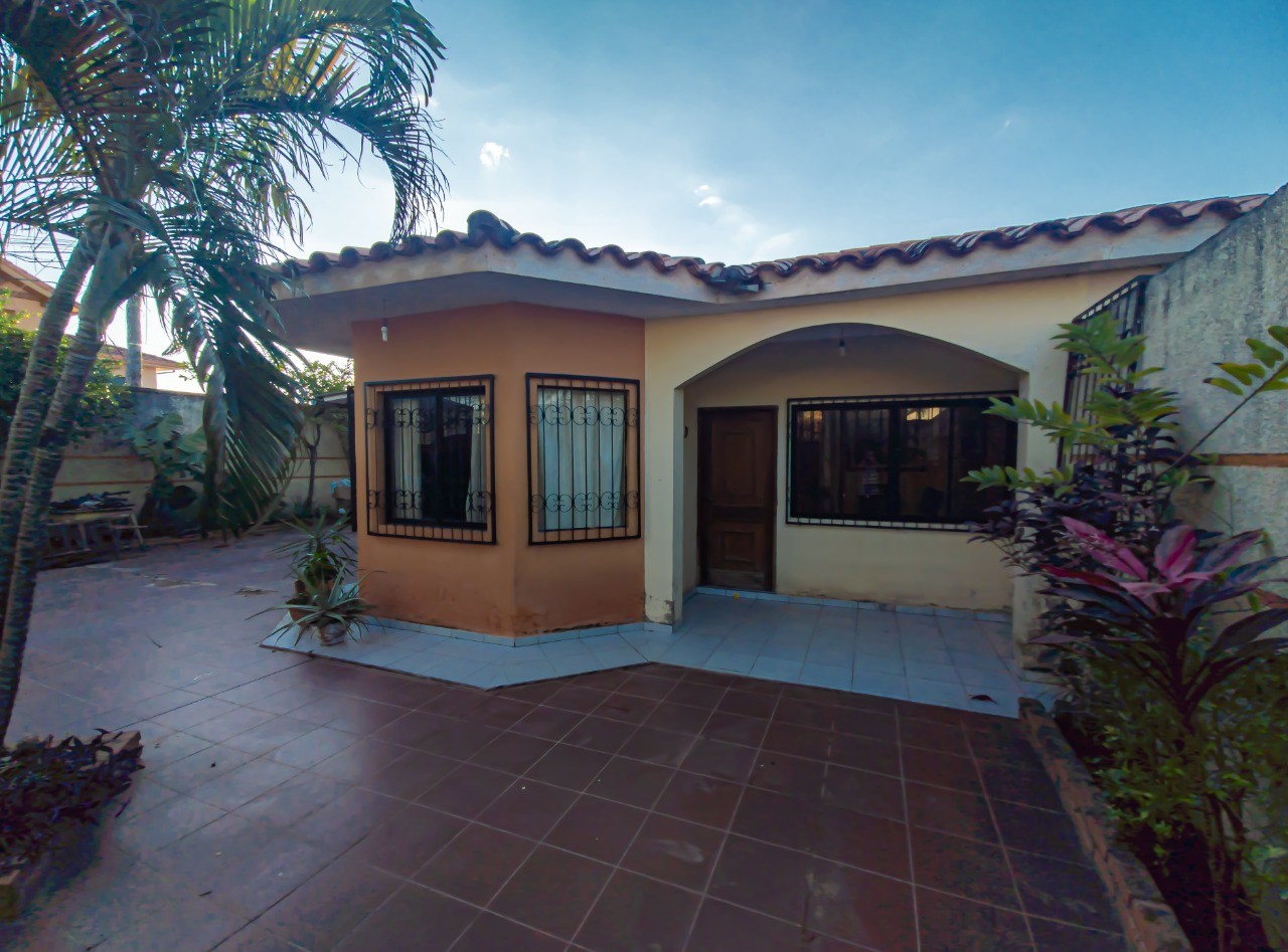 Casa en VentaZona sur barrio urb Palma real santos dumont 6to anillo Foto 1