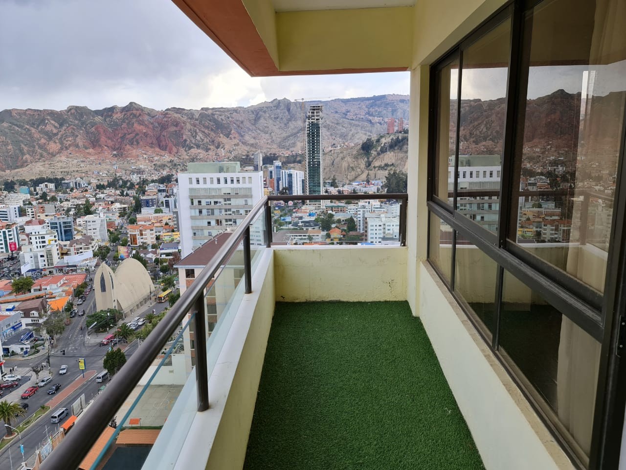 Departamento en Calacoto en La Paz 2 dormitorios 2 baños  Foto 1