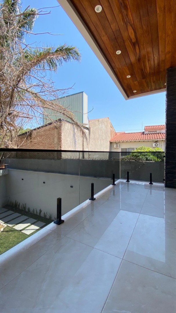 Casa en AlquilerZona Norte
Av. Beni entre 6tony 7mo anillo 3 dormitorios 3 baños 2 parqueos Foto 4