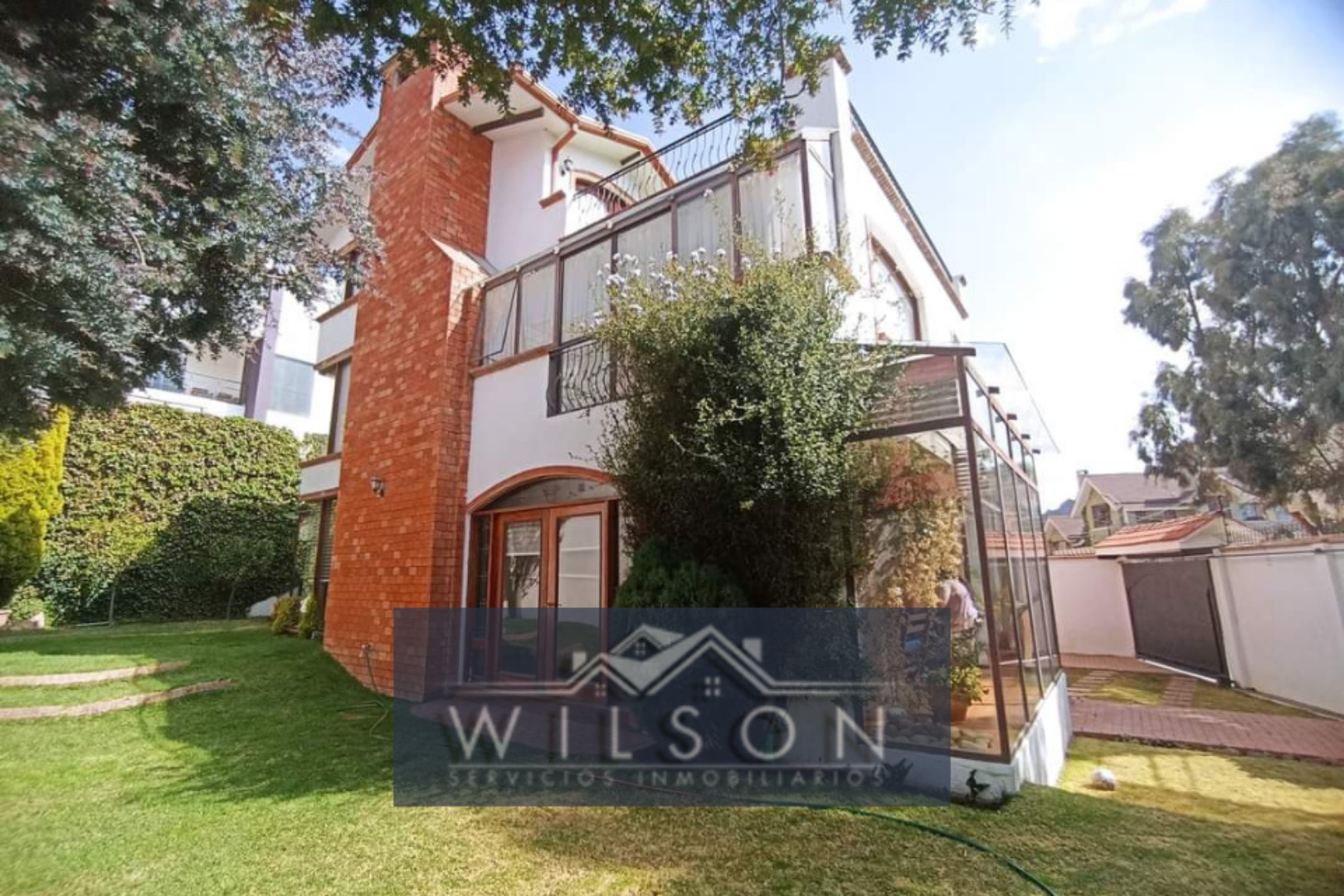 Casa en Irpavi en La Paz 4 dormitorios 5 baños 3 parqueos Foto 1