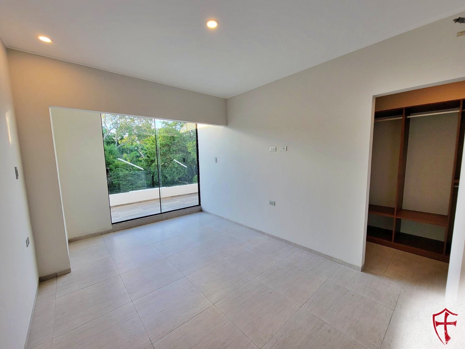 Casa en Urubó en Santa Cruz de la Sierra 5 dormitorios 6 baños 4 parqueos Foto 4