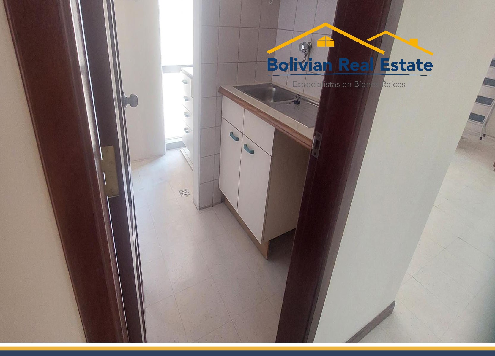 Oficina en AlquilerSE ALQUILA OFICINA EN SOPOCACHI AV. ARCE Foto 4