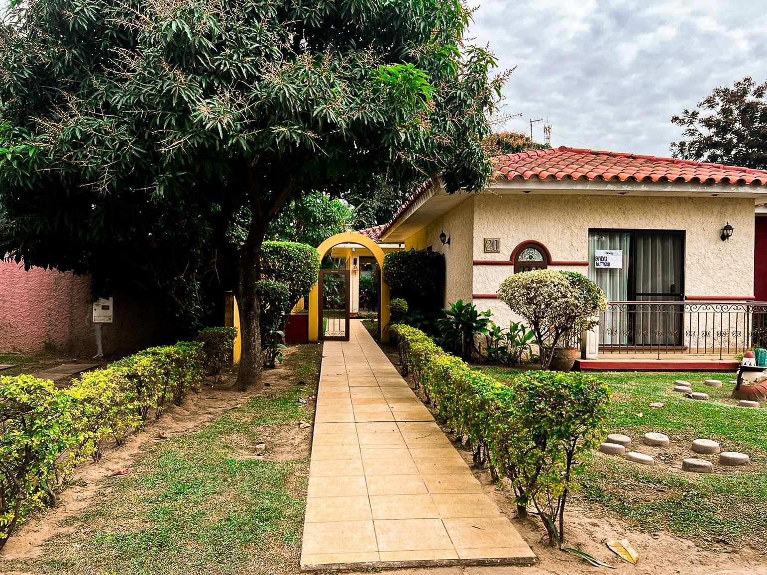 Casa en Villa 1ero de Mayo en Santa Cruz de la Sierra 3 dormitorios 3 baños 4 parqueos Foto 1