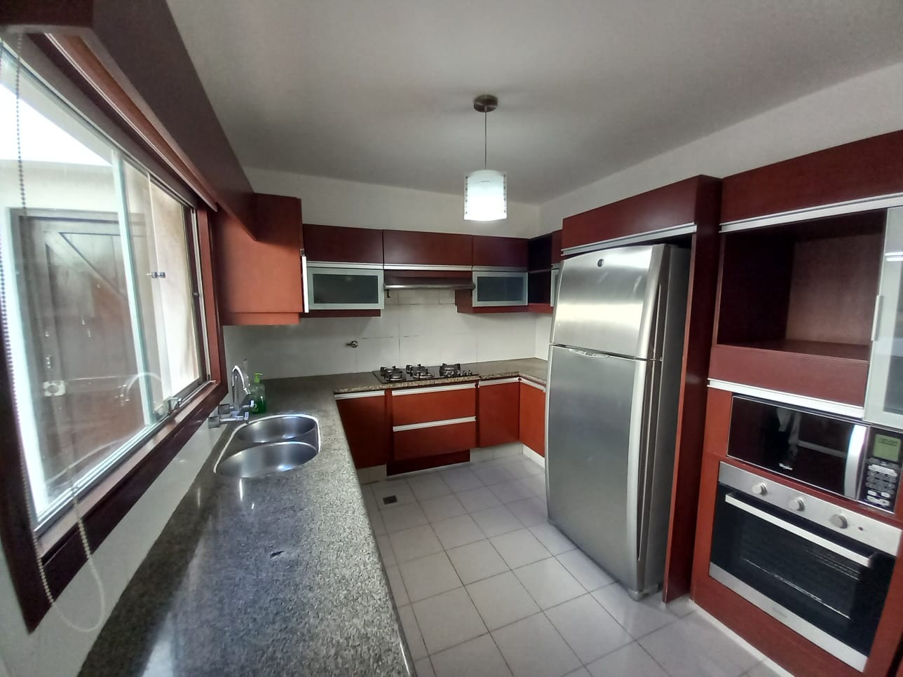 Casa en Alquiler5to. anillo Beni y Banzer 4 dormitorios 4 baños 2 parqueos Foto 4