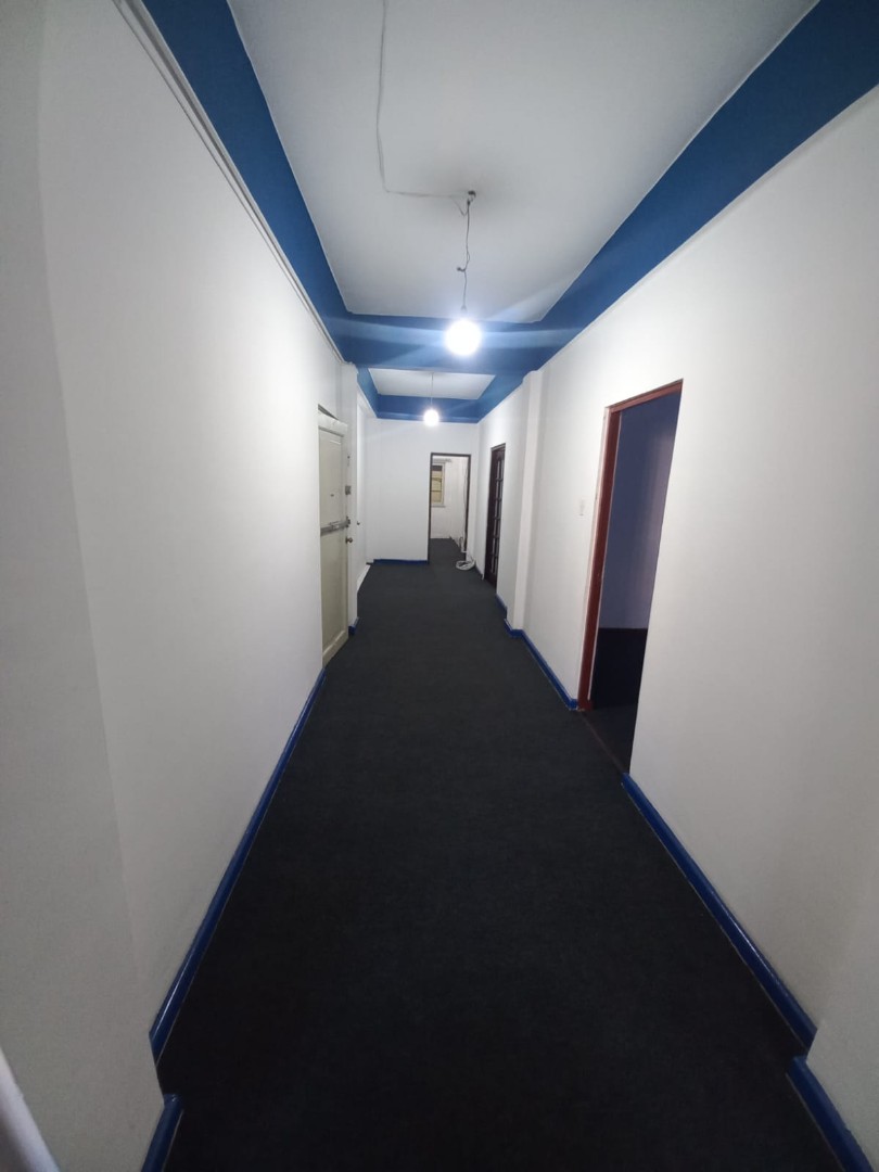 Oficina Av. Arce Foto 3