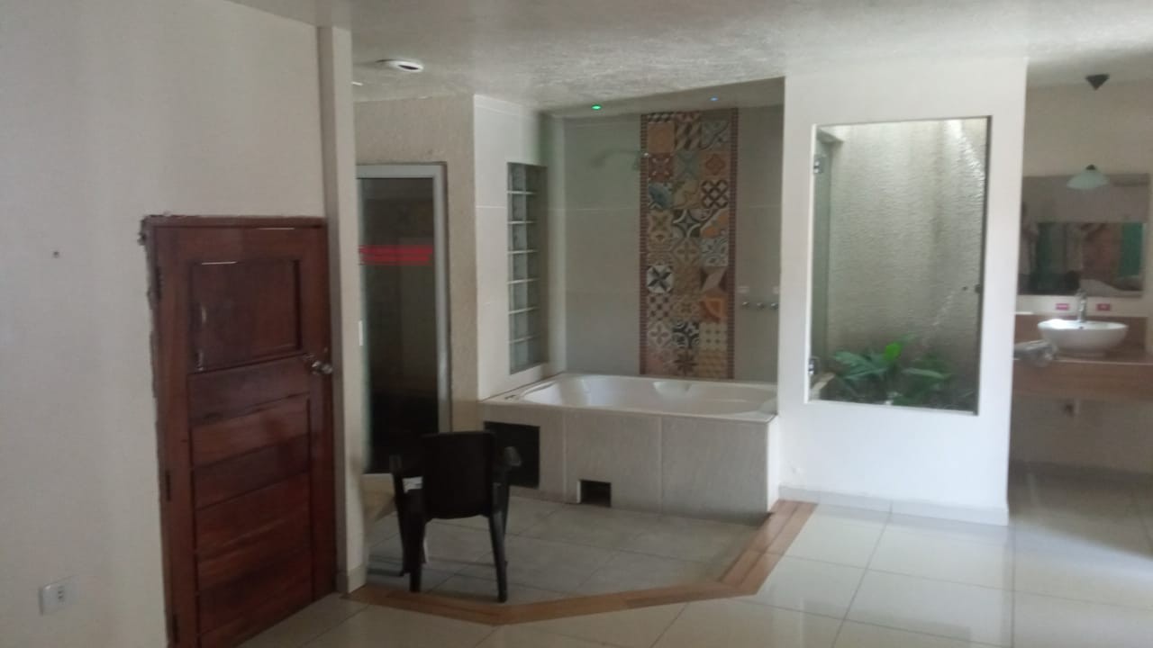 Edificio en Entre 6to y 7mo anillo Norte en Santa Cruz de la Sierra 35 dormitorios 37 baños 35 parqueos Foto 14