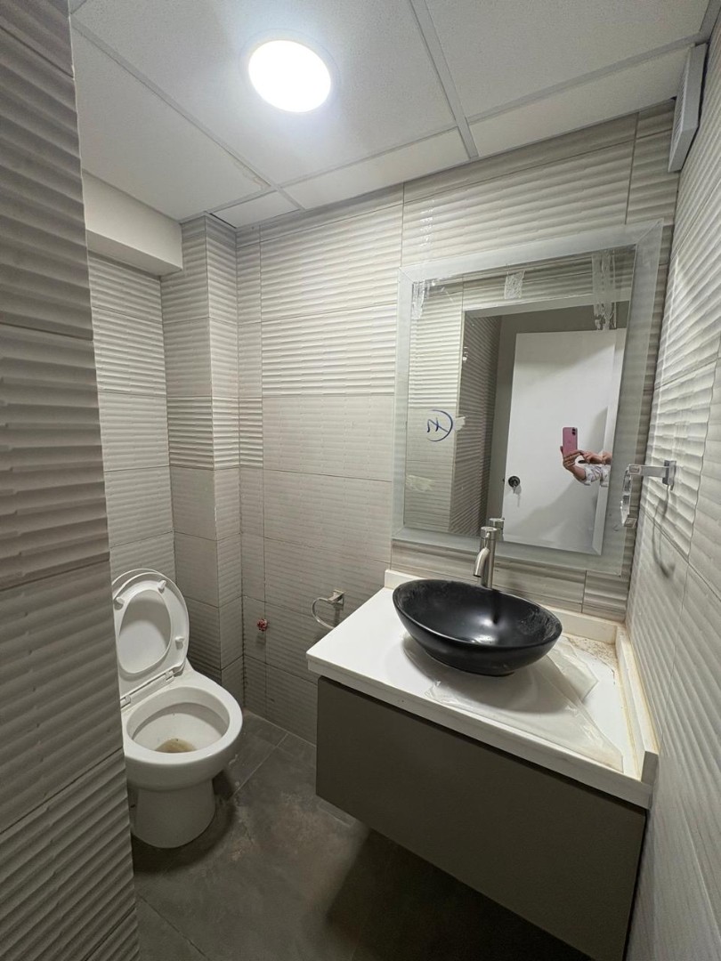 Oficina en AlquilerAlquiler Moderna Oficina con
 Local Comercial, Calacoto  4 dormitorios 1 baños 1 parqueos Foto 8