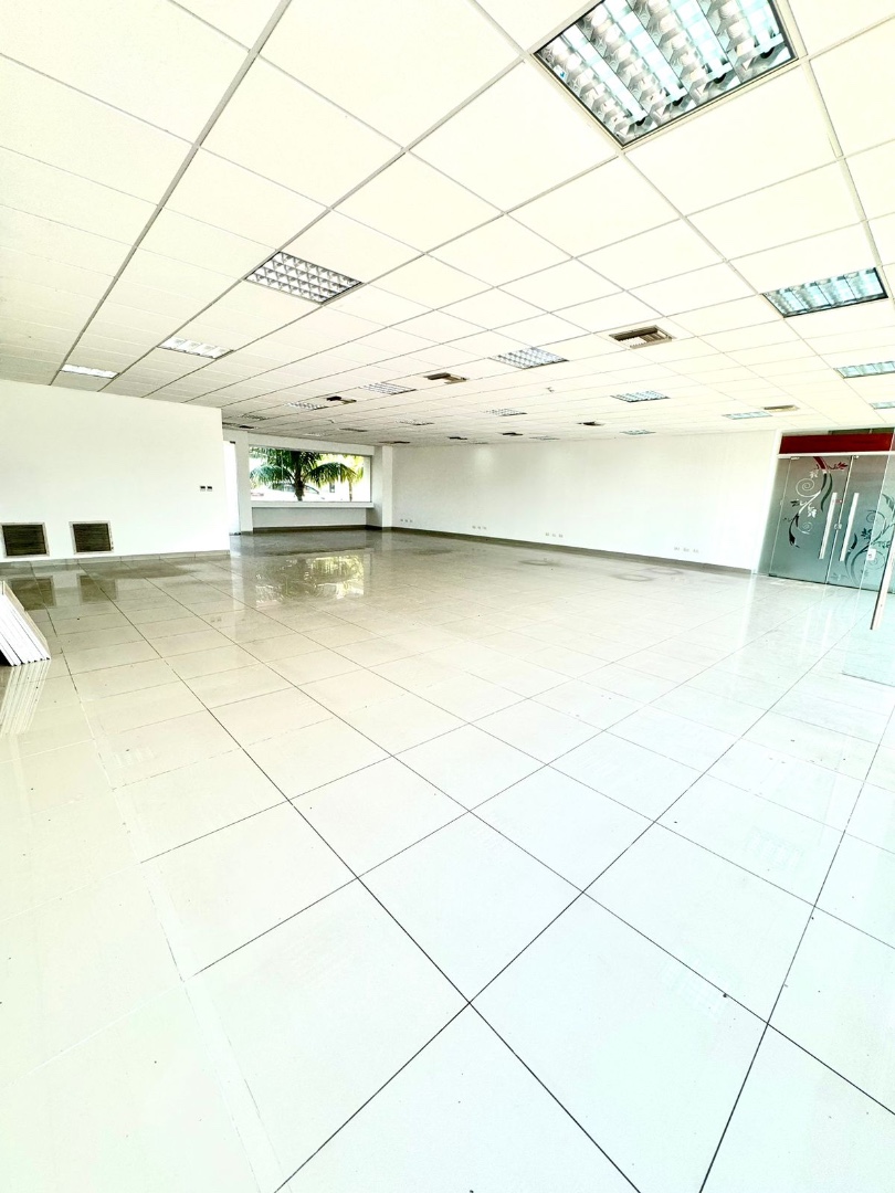 Local comercial en AlquilerAV. BANZER 8vo. anillo.  2 baños  Foto 11