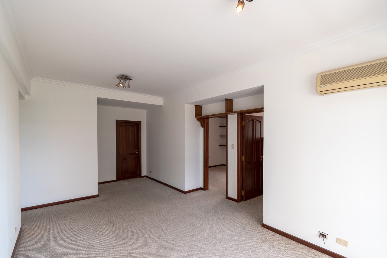 Departamento en VentaCONDOMINIO ARANJUEZ 
En pleno corazón empresarial Av. San Martín esquina calle I Este. 4 dormitorios 3 baños 2 parqueos Foto 21