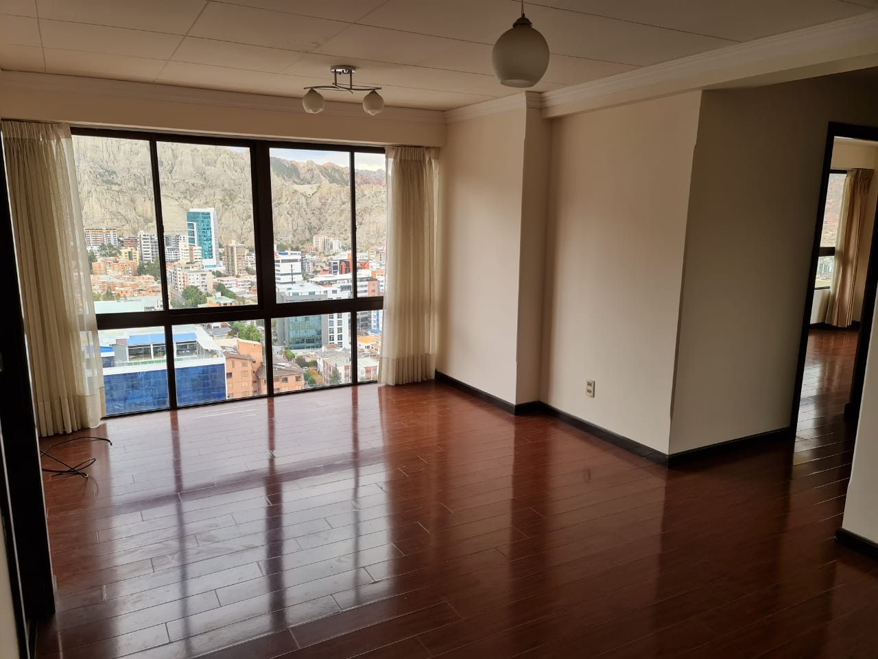 Departamento en Calacoto en La Paz 2 dormitorios 2 baños  Foto 6