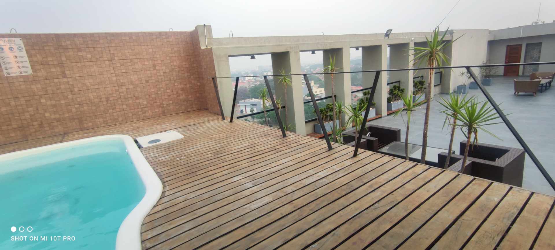 Departamento en AlquilerZona Oeste, 4to anilo Roque Coronado, Amplio departmento de 2 Dor/con parqueo bajo techo y Balcon ( el precio incluye expenses) 2 dormitorios 2 baños 1 parqueos Foto 3