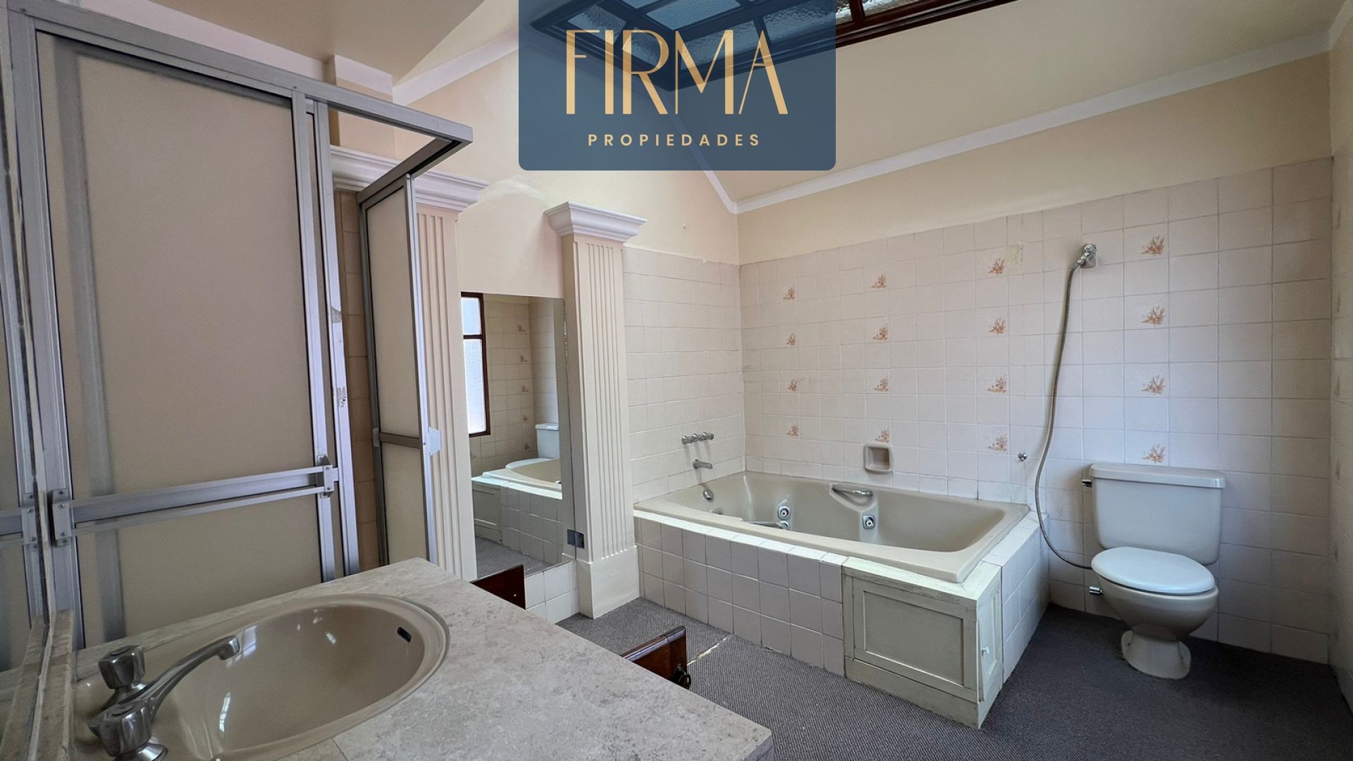 Casa en AlquilerIRPAVI CALLE 7 3 dormitorios 4 baños 1 parqueos Foto 5