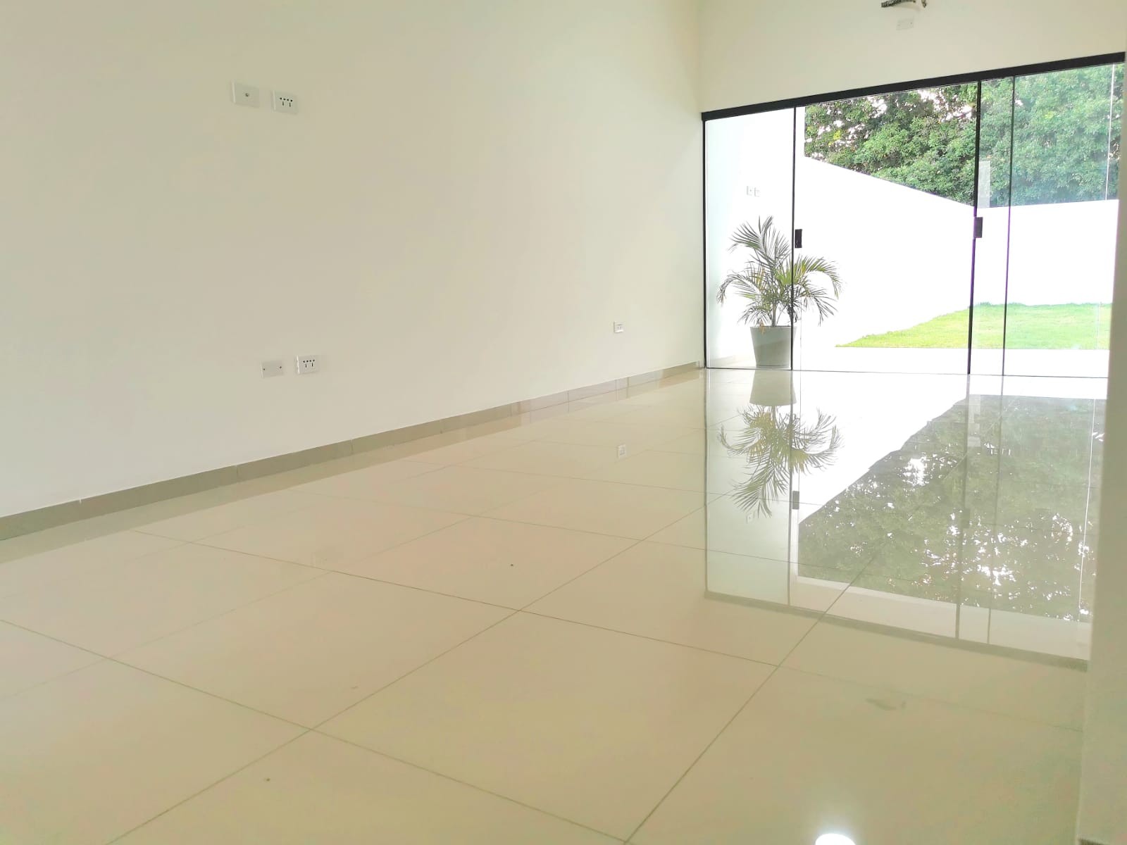 Casa en VentaAV. BANZER - CONDOMINIO CASA DE  CAMPO 4 dormitorios 4 baños 2 parqueos Foto 3