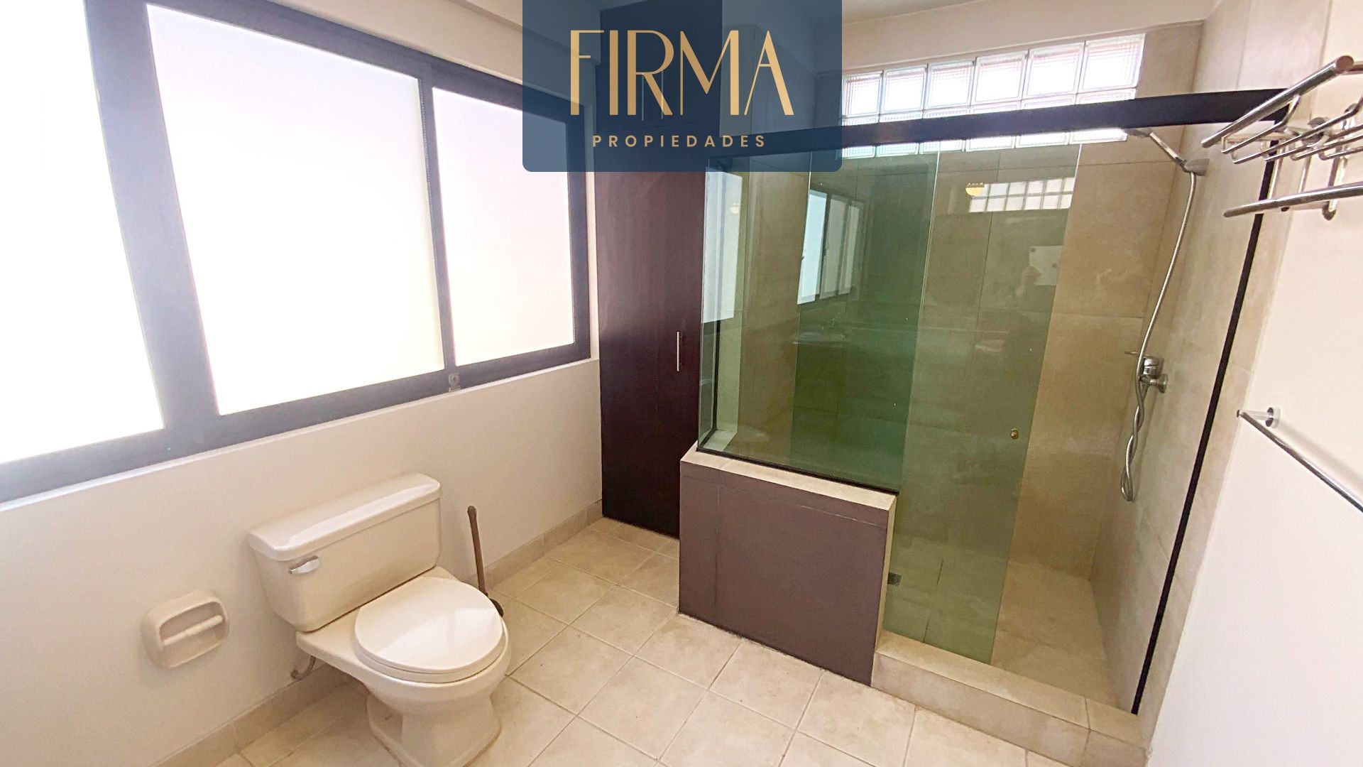 Casa en VentaLas Lomas de Achumani  3 dormitorios 3 baños 2 parqueos Foto 4