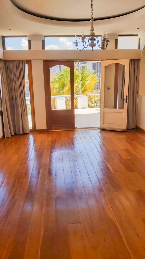 Casa ELEGANTE CASA EN ALQUILER EN CALACOTO - IDEAL PARA EMBAJADAS Foto 1