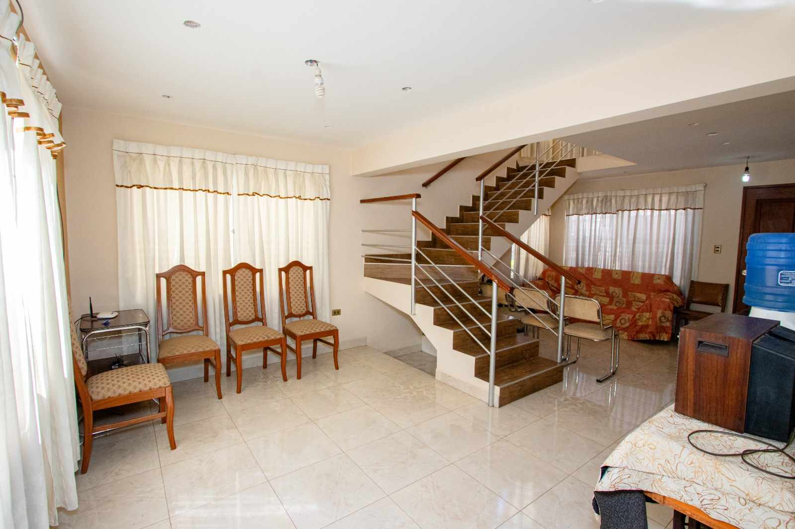 Casa en VentaAv. República - Y Av. 6 de agosto Sur 3 dormitorios 2 baños 2 parqueos Foto 34