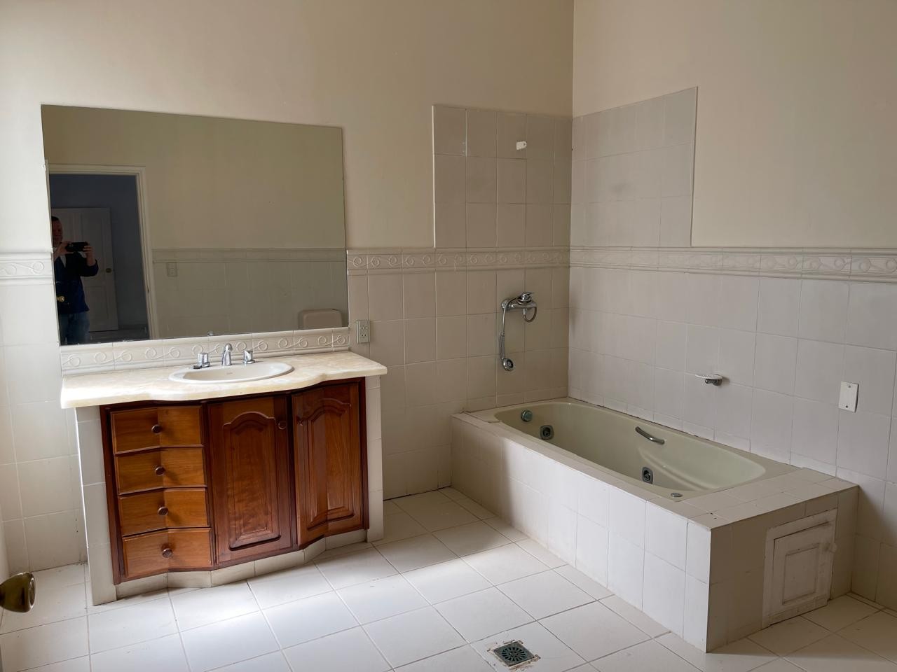 Casa en VentaAmplia y Hermosa casa de Una planta -  Zona Norte entre 6to y 7mo Anillo Foto 10