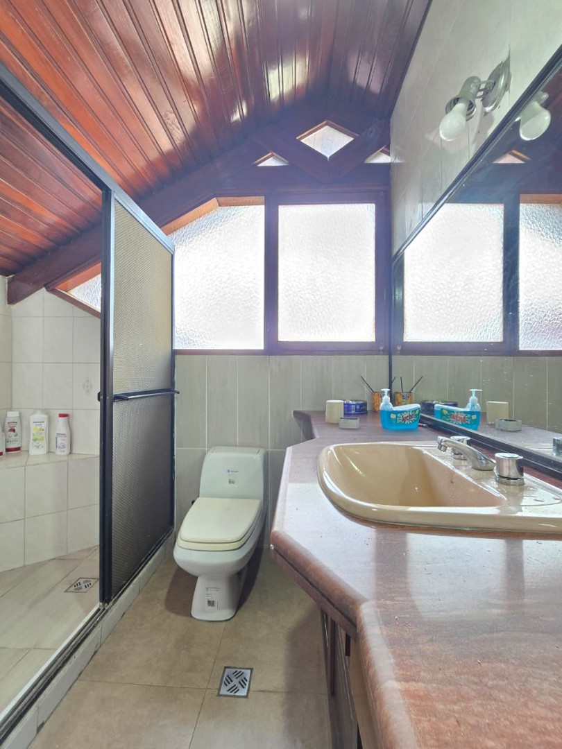 Casa en Venta⭐ CASA EN AVENIDA PRINCIPAL AV. RÍO GRANDE CON GRAN TERRENO, 5 SUITES Y GARAJE MÚLTIPLE Foto 23