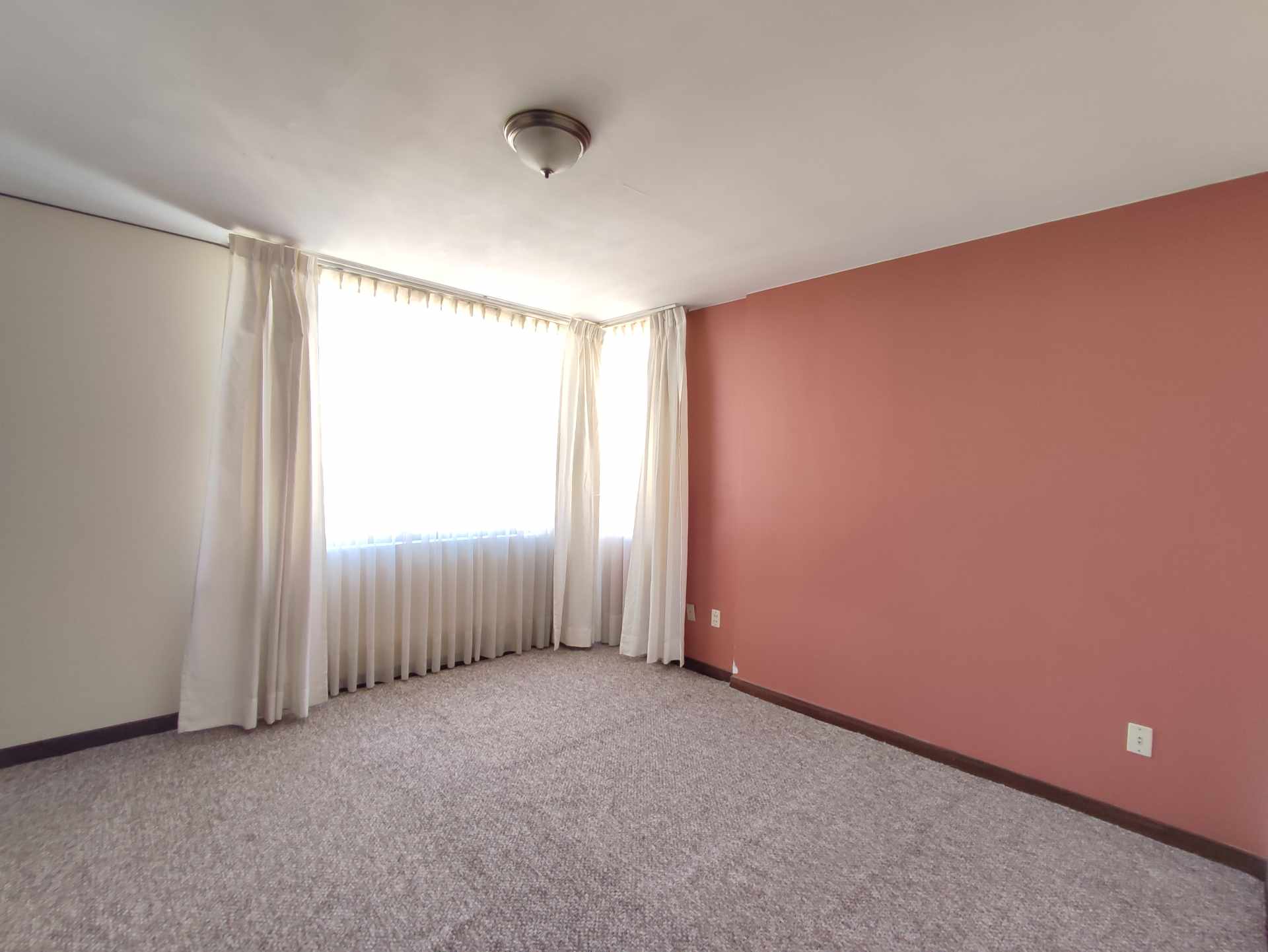 Departamento en AlquilerCALLE 26 - LOS PINOS 4 dormitorios 3 baños 1 parqueos Foto 4